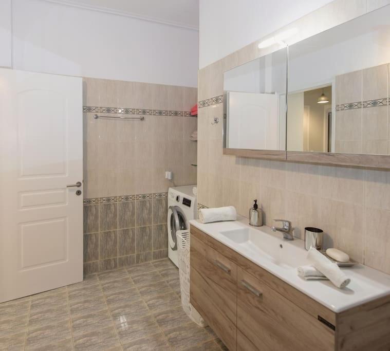 Thano'S Stylish Flat Just 150M To The Beach Faraí Extérieur photo